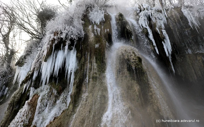 Cascada termală Clocota. Foto: Daniel Guță
