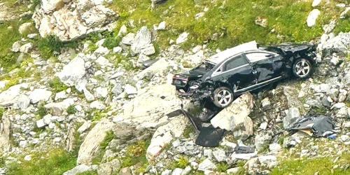 Mașină prăpastie Transfăgărășan FOTO Facebook 