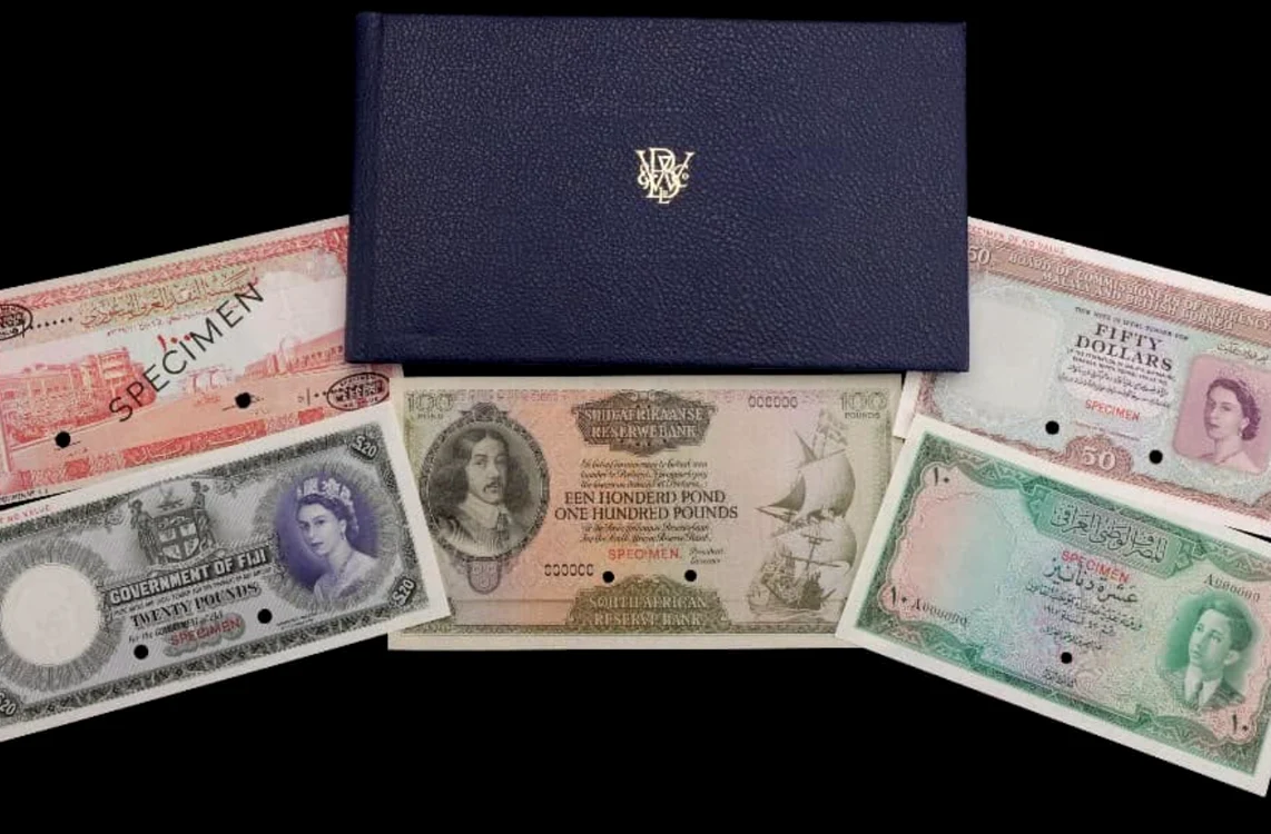 O donație făcută unui magazin caritabil s-a transformat într-o comoară de peste 85.000 de lire.