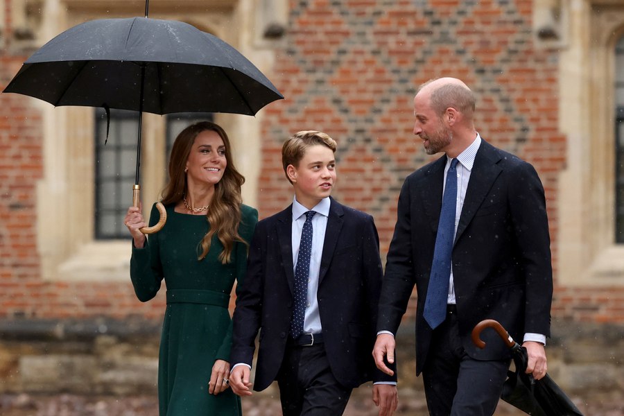 Prințul George, condus de părinți în prima zi de școală! Cât costă un an de studii la Eton College