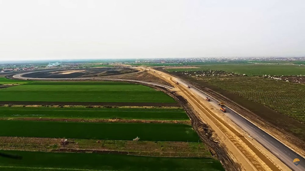 Întârzieri pe Autostrada Moldovei. Cum arată din avion șantierul de 319 kilometri: „Teribil de frustrant” VIDEO