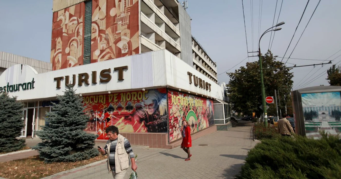 Hotelul Turist a fost vândut cu 30 de milioane de lei şi gajat la scurt timp pentru un credit de 30 milioane de euro