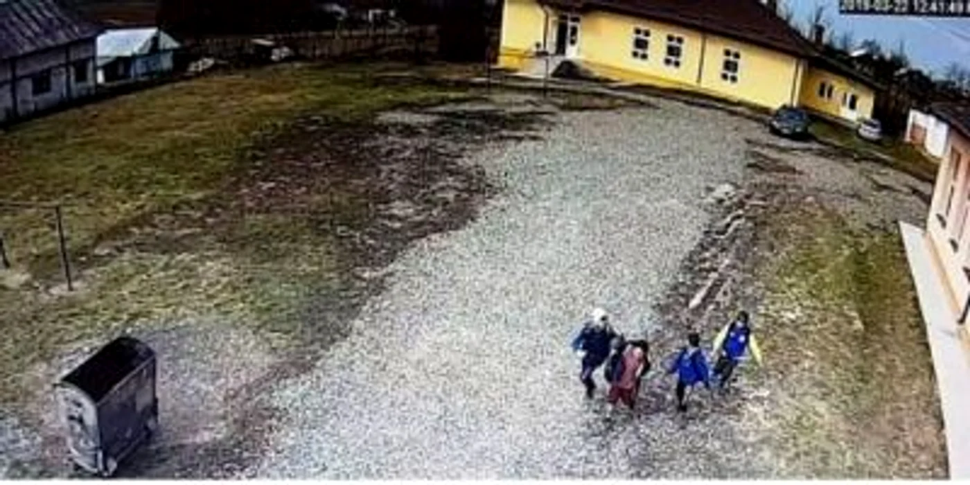 Copilul ar fi ieşit sănătos de la şcoală FOTO botosaneanul.ro