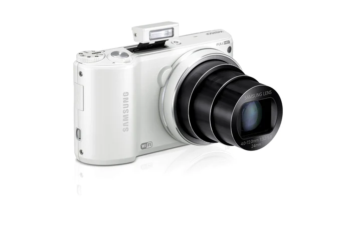 Camera Samsung WB250F poate fi achiziţionată cu 1.149 lei din magazinele din România