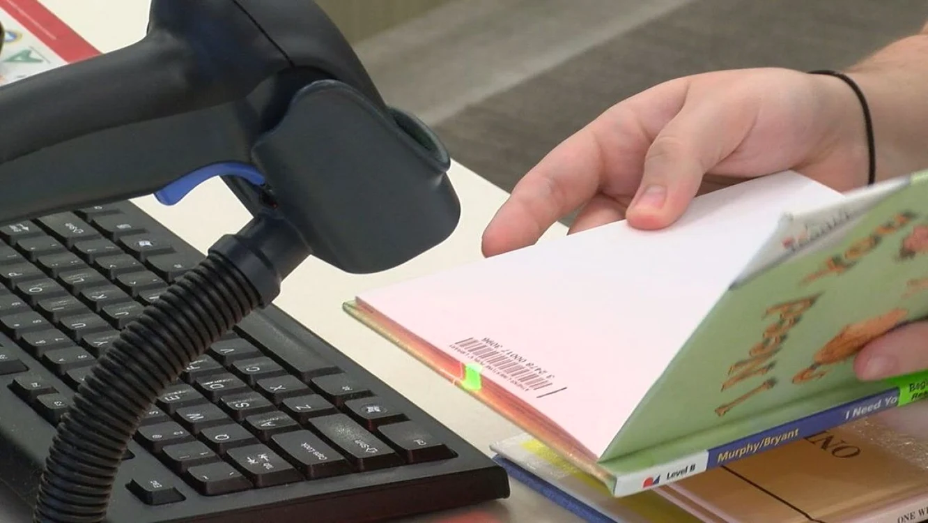 Sancţiuni drastice pentru cititorii care nu restituie cărţile bibliotecii la timp. Foto waaytv.com