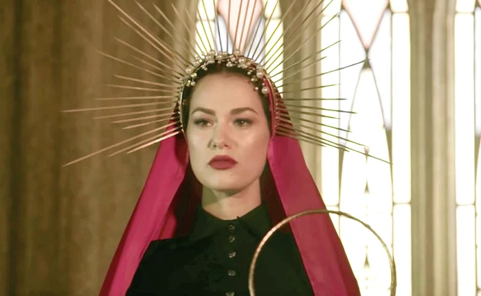 Solista este acuzată de blasfemie, după filmări