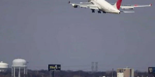 Angajaţi ai companiei American Airlines, arestaţi pentru trafic de cocaină