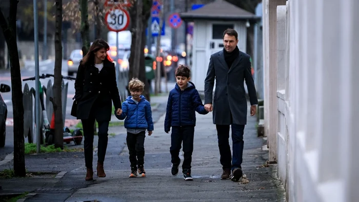 Cătălin Drulă a sosit la secția de votare împreună cu familia. Foto: Facebook/Cătălin Drulă