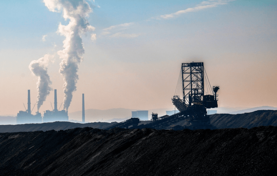 Guvernul amână închiderea a două termocentrale pe cărbune