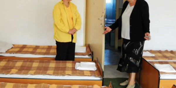 Elevii aşteaptă repartiţiile la cămine