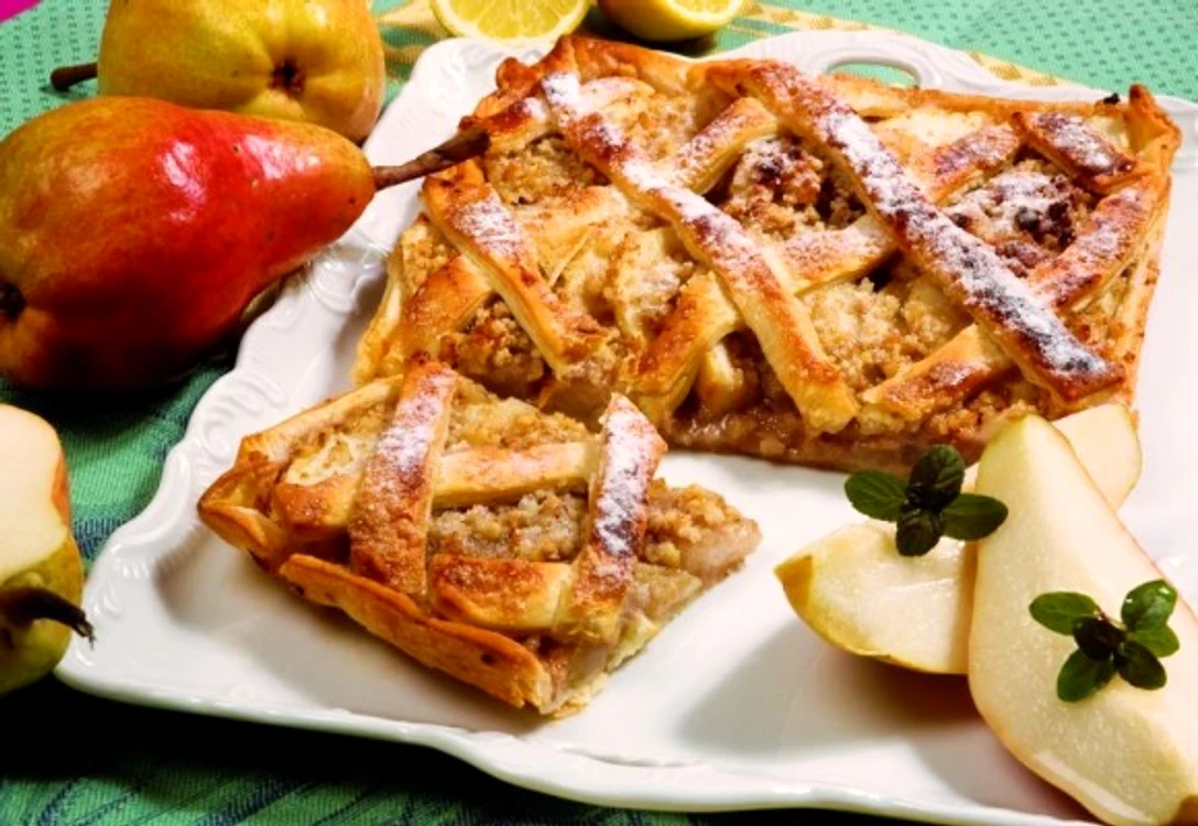 
    Încearcă o reţetă de tartă cu pereclickpoftabuna.ro  