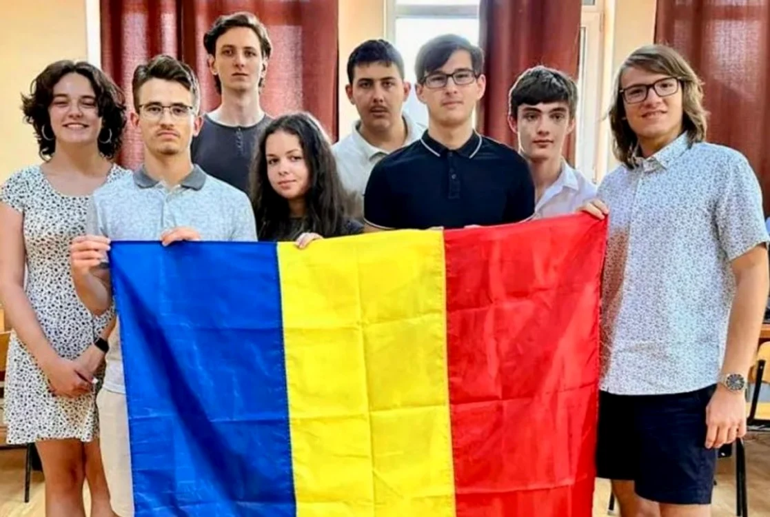 Daniel Malanca (în centrul imaginii, cu ochelari) a obținut medalia de aur SURSA Arhiva personală