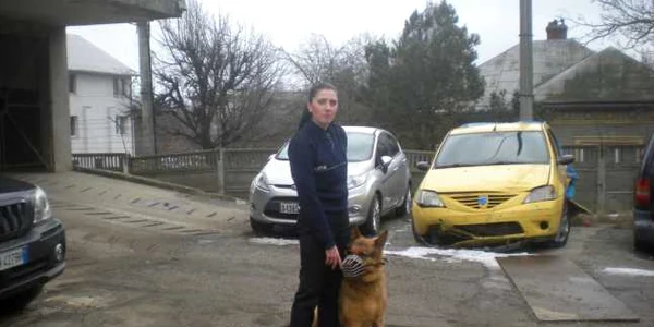 Prima poliţistă din Sud Estul Europei care are ca partener un câine lup