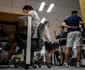 Oficiali guvernamentali îmbrăcați în ținute lejere, inclusiv pantaloni scurți, în biroul clădirii Guvernului din Tokyo FOTO AFP