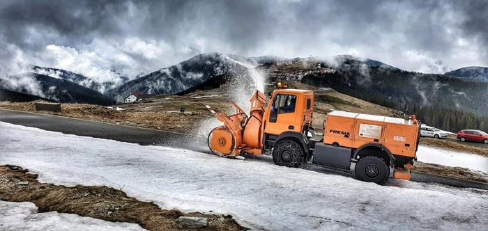 Utilajele au avansat trei kilometri în doar câteva ore                                                                FOTO: CNAIR