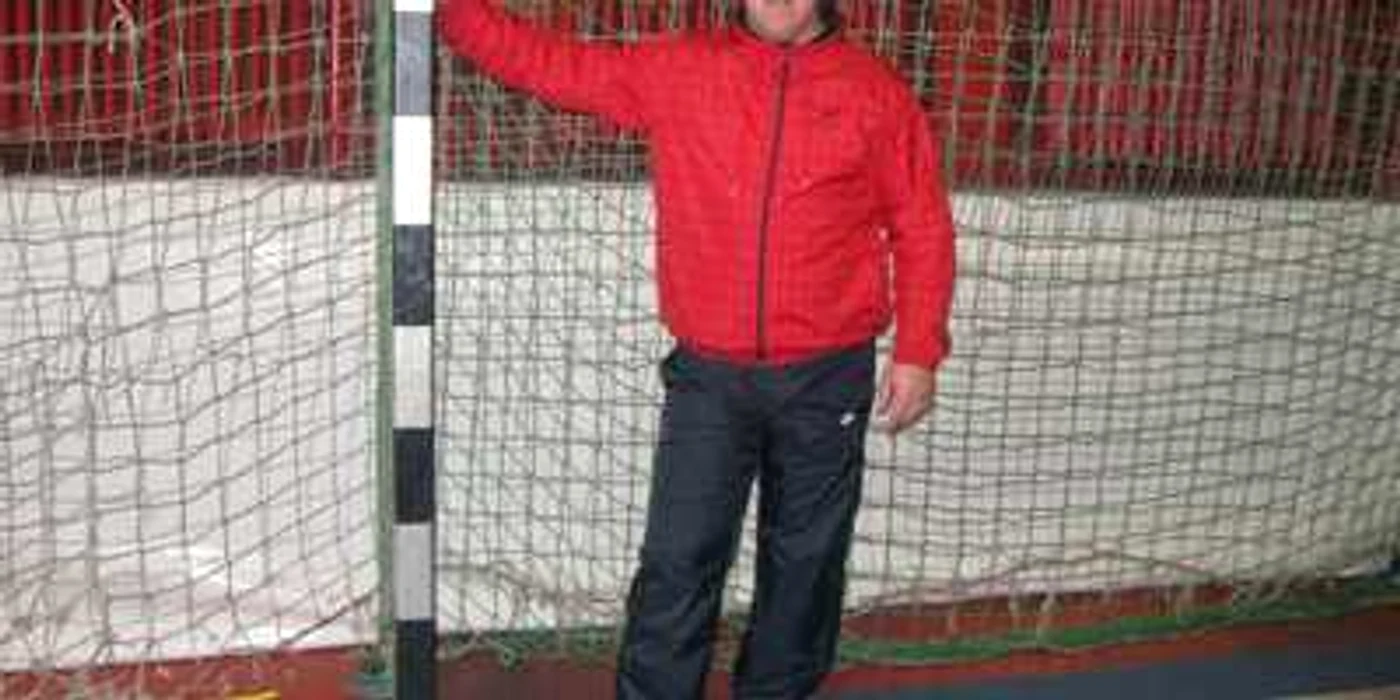 Hunedoara: PORTRET / Cosmin Hendrea a jucat în echipă cu Marian Cozma