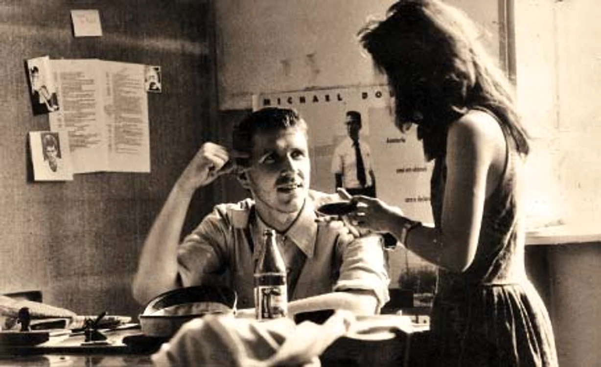 În uniformă de poliţist, într-o peliculă studenţească a unui coleg, în 1995. Hanno Höfer spune că nu-şi aminteşte cum se numea filmul şi că nici nu l-a văzut 