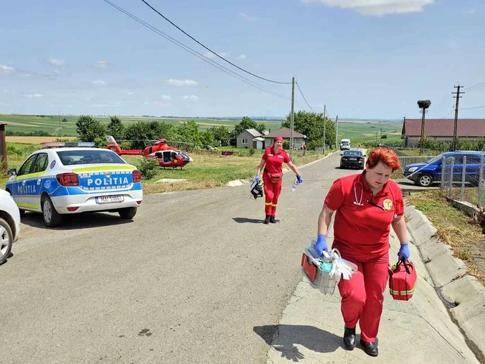 Medicii de la SMURD au ajuns la fața locului FOTO: ISU Botoșani