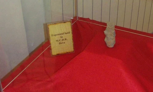 O statuetă veche de 7 000 de ani, expusă la Muzeul Civilizației Dacice și Romane Deva jpeg