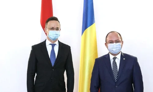 Momentul istoric al întâlnirii de la Jula a miniştrilor de externe ai României şi Ungariei – semnarea protocolului privind minoritatea română şi cea maghiară jpeg