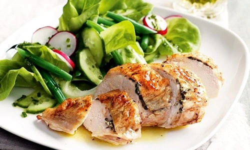 Piept de pui la cuptor cu salata verde jpeg