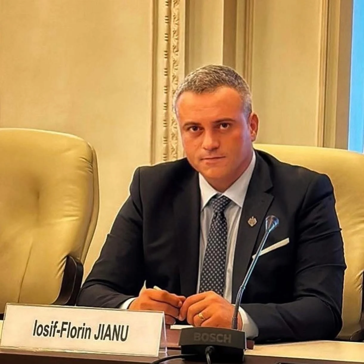 Un deputat din grupul parlamentar PSD a „aterizat” la PNL. Acesta fusese ales pe listele S.O.S România