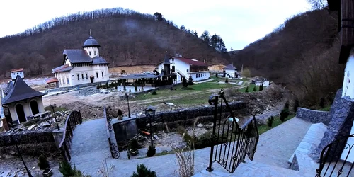 Schitul Sfantul Nectarie de pe Valea Roatei Foto Daniel Guță (10) jpg