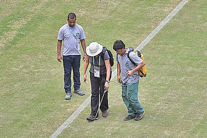 Arena “Amazonia“  nu este încă pregătită să  găzduiască duelul dintre  englezi şi italieni (Foto: Reuters)