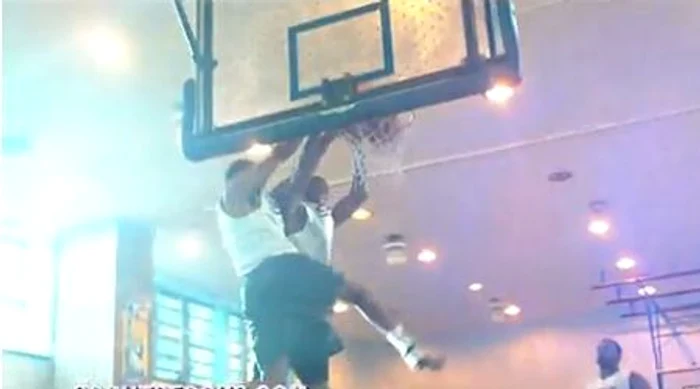 
    Ambii jucători au marcat în acelaşi timp  