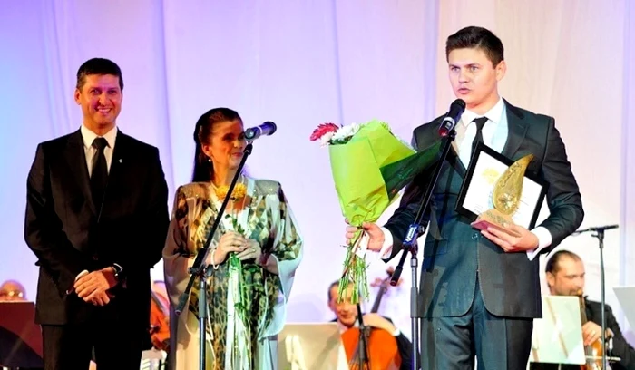 Alexandru Chiriac - cu Gabriel Boriga, primarul Târgoviştei şi cu soprana Felicia Filip FOTO A. Busuioc