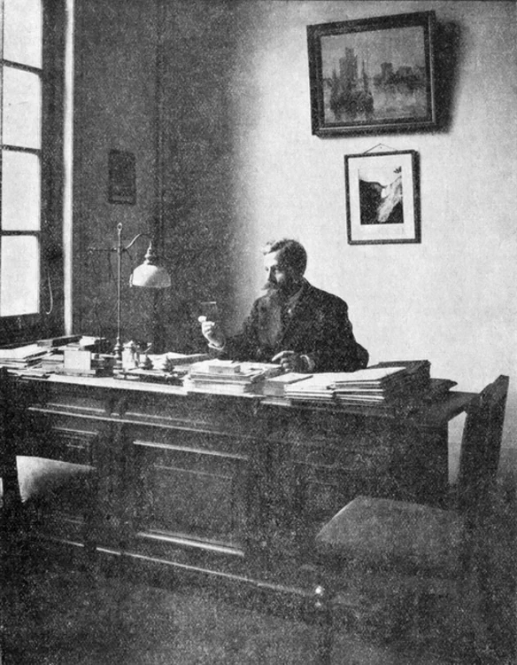 Geograful Emanuel Martonne la biroul de lucru