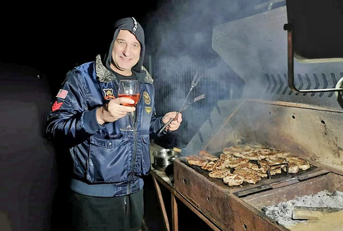 
    Cristi Caloeanu  preferă friptura  cu boia dulce   şi cu busuioc   