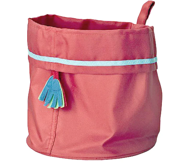 Coş pentru depozitat ce poate fi agăţat de perete, la IKEA