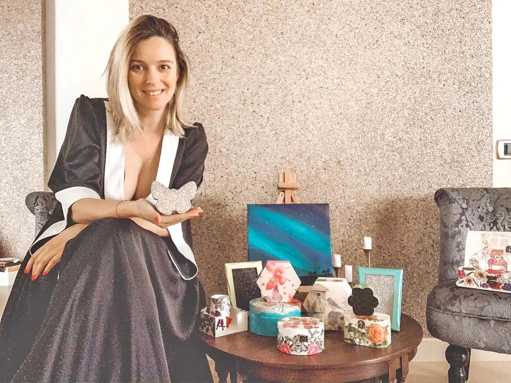 Diana Dumitrescu comercializează cutii de bijuterii și trusouri de nuntă și de botez