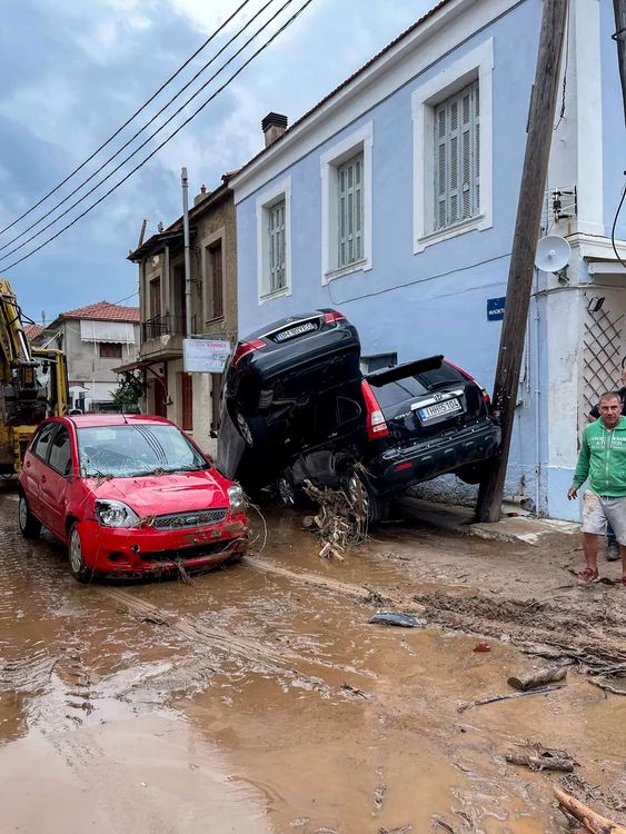 Drumurile sunt inundate în continuare  în mai multe zone din Peninsula Pelion