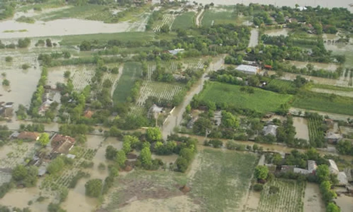 Codul galben de inundaţii a fost prelungit până luniFoto Click!