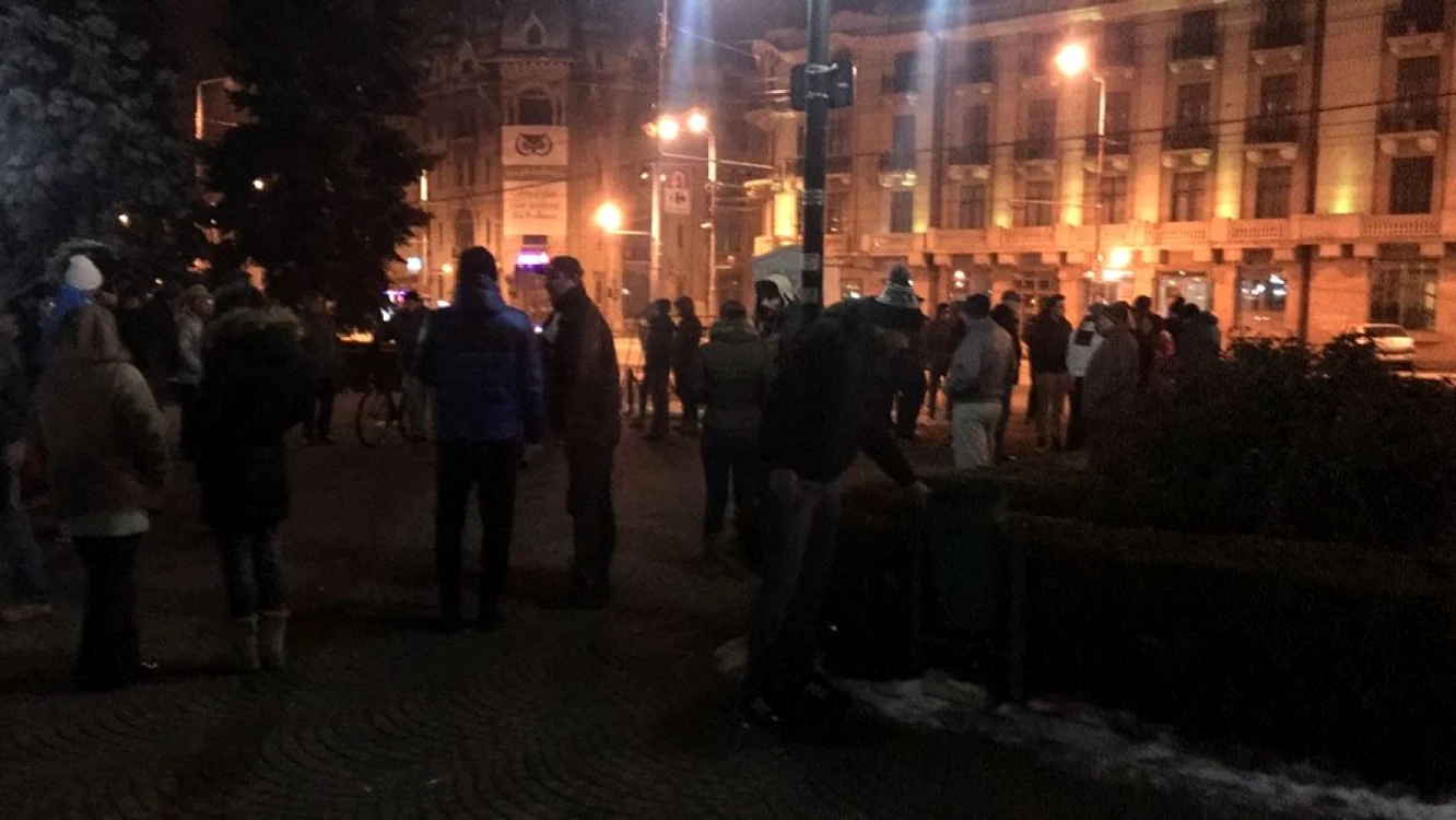 Zeci de ploieşteni au protestat împotriva graţierii        FOTO:Diana Frîncu