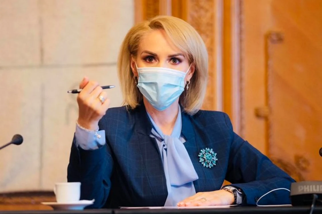 Gabriela Firea a purtat o mască asortată cu ținuta