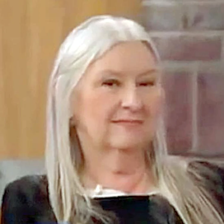 Kathy Hayes, 63 de ani