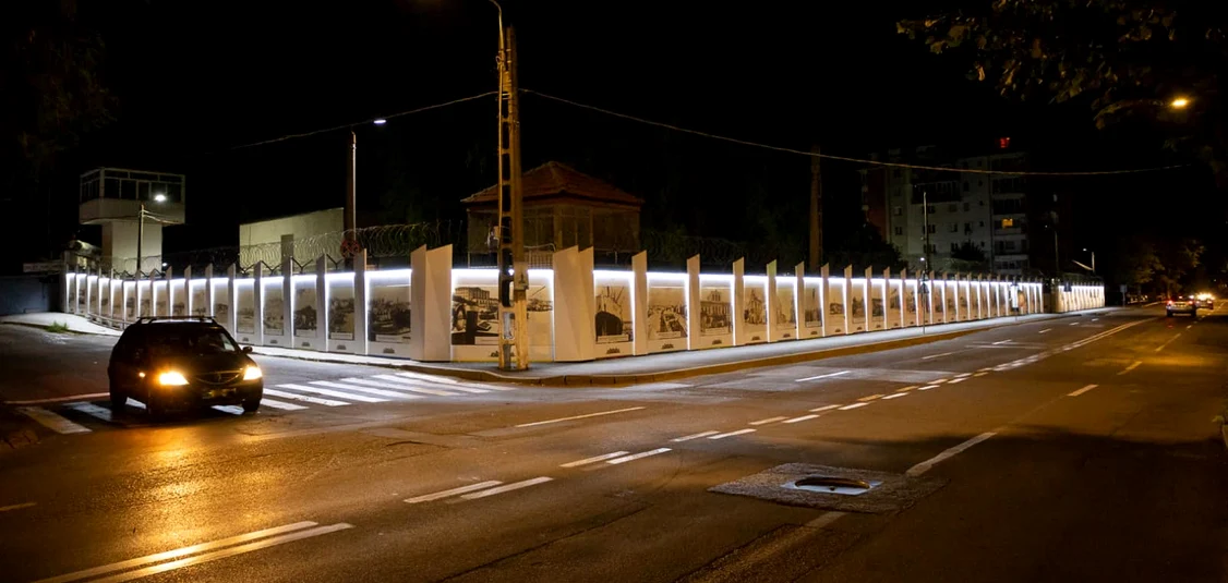 221 de metri din gardul penitenciarului Tulcea au devenit galerie de artă FOTO Primăria Tulcea