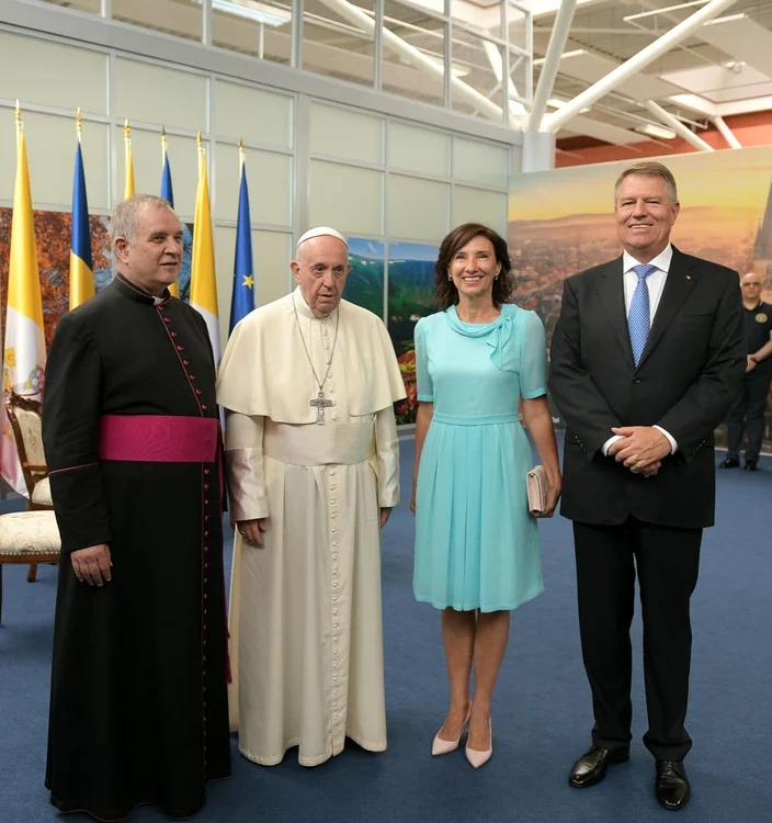 24 prima doamna carmen iohannis bleu papa francisc in romania 4 jpg jpeg