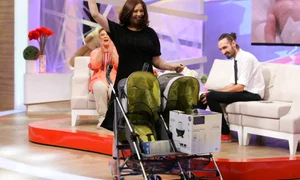 Cristina a fost foarte încântată de cadoul primit (foto: Facebook) jpeg