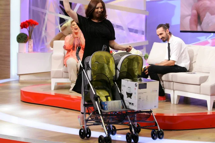 Cristina a fost foarte încântată de cadoul primit (foto: Facebook)