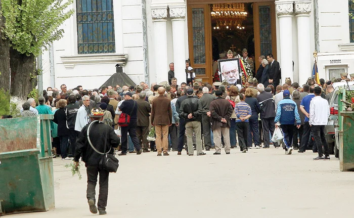 Zeci de actori şi-au  luat rămas bun de  la Mircea Albulescu