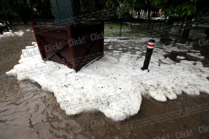 Bucureştiul inundat după furtuna de duminică, 4 mai. (Foto: Sever Gheorghe)