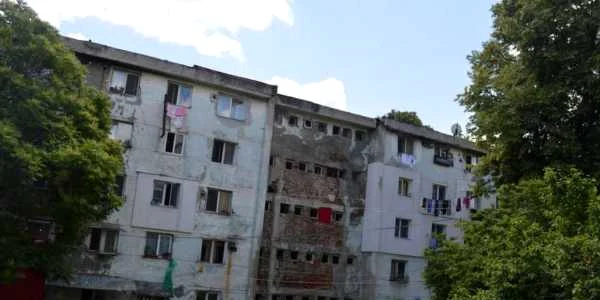 În acest bloc din Vaslui locuiesc în teorie peste 5.000 de basarabeni FOTO Simona Voicu