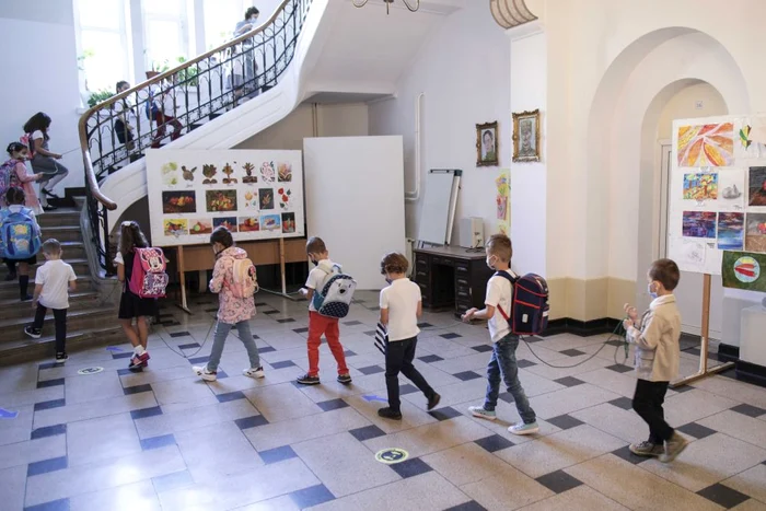 Distanțarea fizică previne apariția de noi focare de Covid-19