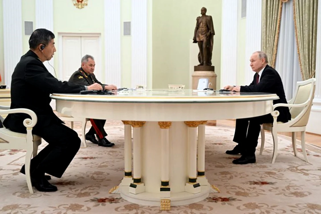 Ministrul chinez al Apărării și Vladimir Putin