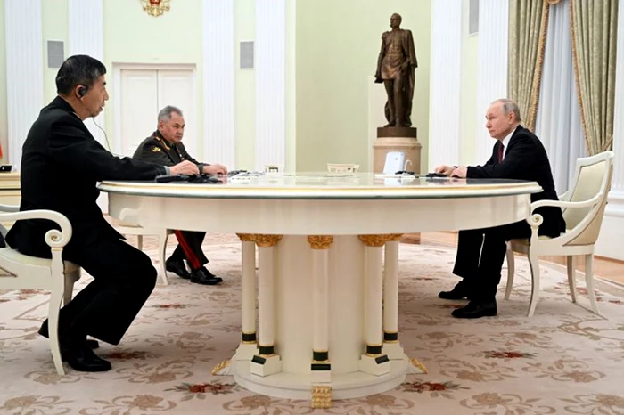 Ministrul chinez al Apărării și Vladimir Putin
