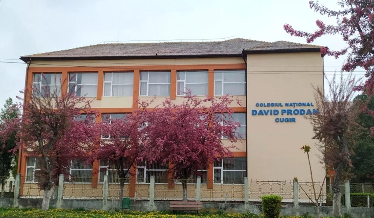 Unitatea de învăţământ din Cugir va redeveni, oficial, Colegiu Naţional. Foto Facebook